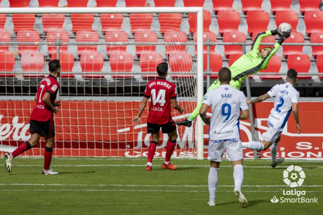 Pascanu pone a la Ponferradina líder virtual de la Liga Smartbank (0-1)