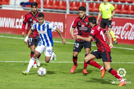 Pascanu pone a la Ponferradina líder virtual de la Liga Smartbank (0-1)