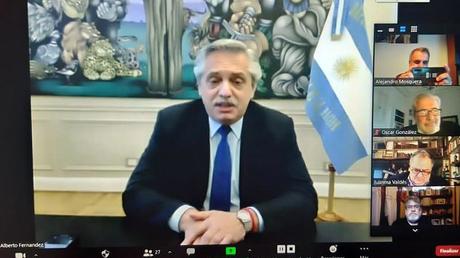 Presidente de Argentina: “¿Qué era más importante: preservar el trabajo o comprar 200 dólares?”