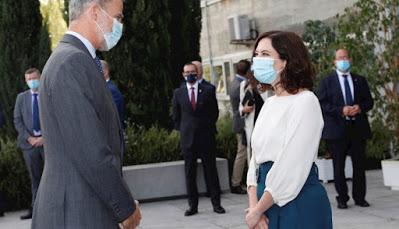 El rifirrafe de Ayuso empuja a Madrid al precipicio… y Felipe VI, encantado con la derecha.