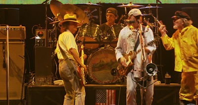 Neil Young & Crazy Horse - Falling from above (Live) (2003-2020)