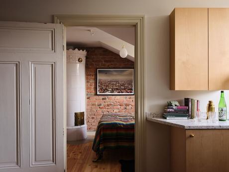 wooden kitchen vintage furniture vintage scandinavian vintage penthouse scandinavian vintage planta abierta open kitchen open concept nordic kitchen muebles madera natural hardwood floor estilo nórdico vintage dormitorio infantil con literas distribución ático duplex distribución abierta cocina abierta chimenea cerámica sueca altillo en ático  