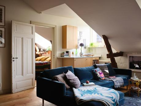 wooden kitchen vintage furniture vintage scandinavian vintage penthouse scandinavian vintage planta abierta open kitchen open concept nordic kitchen muebles madera natural hardwood floor estilo nórdico vintage dormitorio infantil con literas distribución ático duplex distribución abierta cocina abierta chimenea cerámica sueca altillo en ático  