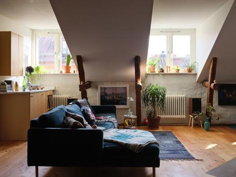 wooden kitchen vintage furniture vintage scandinavian vintage penthouse scandinavian vintage planta abierta open kitchen open concept nordic kitchen muebles madera natural hardwood floor estilo nórdico vintage dormitorio infantil con literas distribución ático duplex distribución abierta cocina abierta chimenea cerámica sueca altillo en ático  