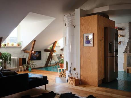 wooden kitchen vintage furniture vintage scandinavian vintage penthouse scandinavian vintage planta abierta open kitchen open concept nordic kitchen muebles madera natural hardwood floor estilo nórdico vintage dormitorio infantil con literas distribución ático duplex distribución abierta cocina abierta chimenea cerámica sueca altillo en ático  