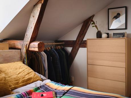 wooden kitchen vintage furniture vintage scandinavian vintage penthouse scandinavian vintage planta abierta open kitchen open concept nordic kitchen muebles madera natural hardwood floor estilo nórdico vintage dormitorio infantil con literas distribución ático duplex distribución abierta cocina abierta chimenea cerámica sueca altillo en ático  