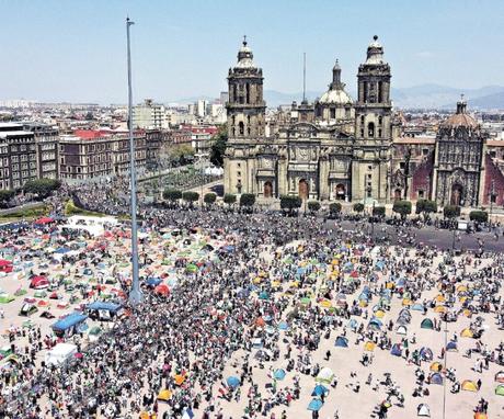 México: AMLO dice a manifestante que “le echen ganas” para llenar el Zócalo