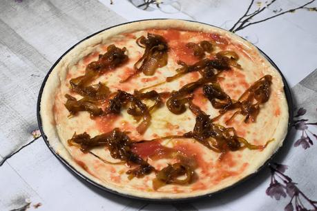 Pizza con Boletus, Cebolla caramelizada y Jamón Ibérico