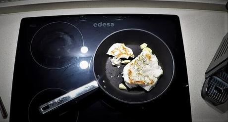 Pollo a Baja Temperatura con Mambo Ponemos en la sartén y le damos un vuelta y vuelta para sellarlo