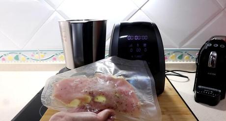 Pollo a Baja Temperatura con Mambo Hacemos una bolsa al vacío para meter el pollo con los ingredientes y sellamos