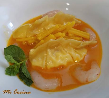 DIM SUM DE PESCADO AL AROMA DE FINO AMONTILLADO EN CAZUELA DE FIDEOS CON GAMBAS Y ROSADA. DIM SUM DE PESCADO AL AROMA DE FINO AMONTILLADO EN CAZUELA DE FIDEOS CON GAMBAS Y ROSADA.