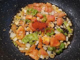 DIM SUM DE PESCADO AL AROMA DE FINO AMONTILLADO EN CAZUELA DE FIDEOS CON GAMBAS Y ROSADA. DIM SUM DE PESCADO AL AROMA DE FINO AMONTILLADO EN CAZUELA DE FIDEOS CON GAMBAS Y ROSADA.
