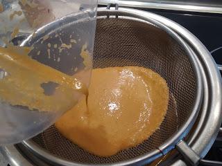 DIM SUM DE PESCADO AL AROMA DE FINO AMONTILLADO EN CAZUELA DE FIDEOS CON GAMBAS Y ROSADA. DIM SUM DE PESCADO AL AROMA DE FINO AMONTILLADO EN CAZUELA DE FIDEOS CON GAMBAS Y ROSADA.