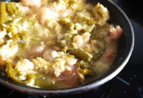 REVUELTO DE ESPÁRRAGOS TRIGUEROS CON GAMBAS