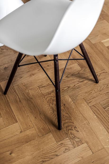 wood floor suelos de madera maciza suelo en espiga scandinavian style scandinavian apartment scandi decor parquet nordic style hard wood floor scandinavian hard wood floor estilo nórdico escandinavo decoración pisos suecos decoración elegante decoración de salones decoración de interiores decoración con amplitud decoración chic chic decor  