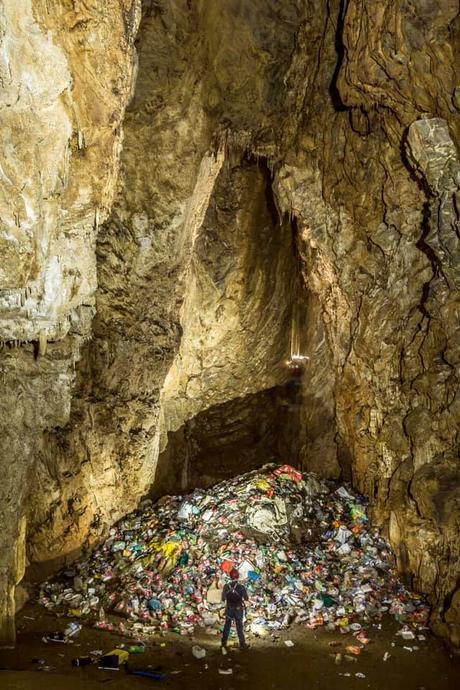 Cuevas de la Sierra de Álvarez: llenas de basura