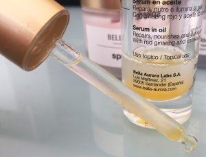 Tiene una textura aceite seco muy rica. Aquí está mezclado y se queda así de turbio. Los nuevos productos de Splendor 10 de Bella Aurora