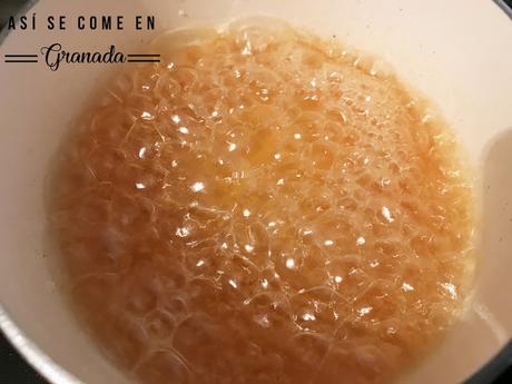 Bizcocho de claras sin gluten con cobertura espejo Bizcocho de claras sin gluten con cobertura espejo