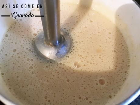 Bizcocho de claras sin gluten con cobertura espejo Bizcocho de claras sin gluten con cobertura espejo