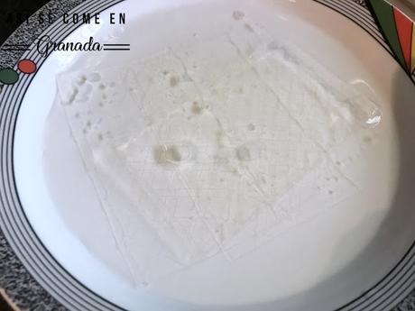 Bizcocho de claras sin gluten con cobertura espejo Bizcocho de claras sin gluten con cobertura espejo