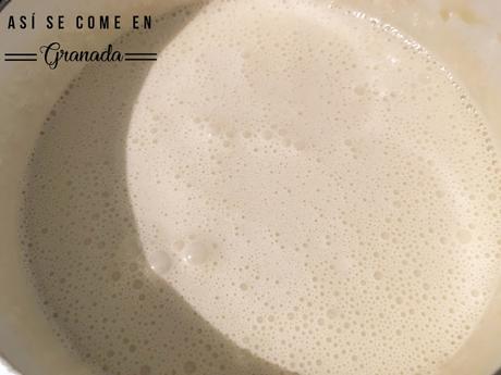 Bizcocho de claras sin gluten con cobertura espejo Bizcocho de claras sin gluten con cobertura espejo