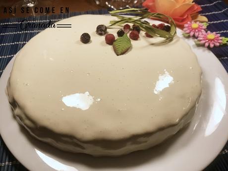 Bizcocho de claras sin gluten con cobertura espejo Bizcocho de claras sin gluten con cobertura espejo