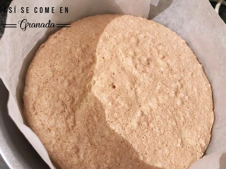 Bizcocho de claras sin gluten con cobertura espejo Bizcocho de claras sin gluten con cobertura espejo