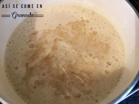 Bizcocho de claras sin gluten con cobertura espejo Bizcocho de claras sin gluten con cobertura espejo