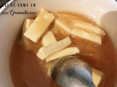 Bizcocho de claras sin gluten con cobertura espejo Bizcocho de claras sin gluten con cobertura espejo