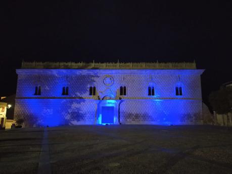 Cogolludo se sumó a #UnidosPorLaDislexia iluminando de azul su Palacio y fuente