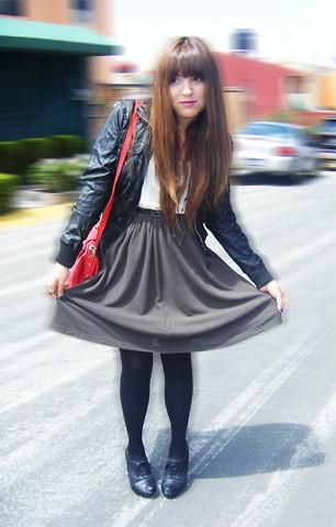 Look Falda Cuero Roja