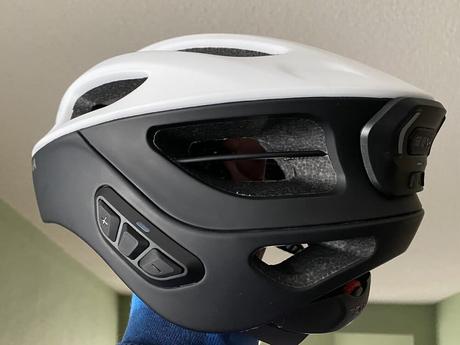 R1 EVO SMART el casco con intercomunicador entre ciclistas