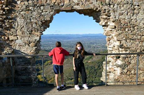 Castillo de Cornatel, una ruta entre un mirador de vértigo y el banco más bonito del Bierzo
