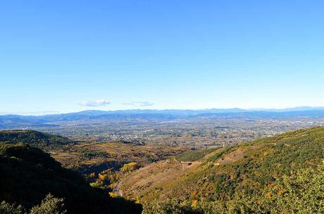 Castillo de Cornatel, una ruta entre un mirador de vértigo y el banco más bonito del Bierzo