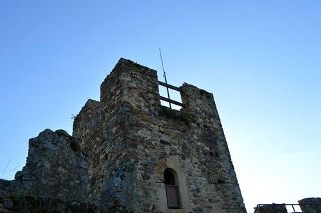 Castillo de Cornatel, una ruta entre un mirador de vértigo y el banco más bonito del Bierzo