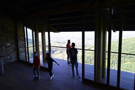 Castillo de Cornatel, una ruta entre un mirador de vértigo y el banco más bonito del Bierzo