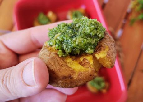 Patatas al horno con pesto de acelgas