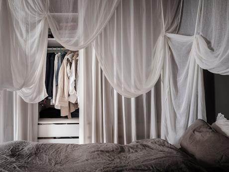 swedish decor scandinavian style scandinavian decor scandi style scandi hygge scandi apartment paredes negras nordic style muebles de cocina negros dormitorio negro decorar con cuadros dark kitchen colorful decor cocina nórdica cocina negra cocina azul blue walls black kitchen black bedroom  