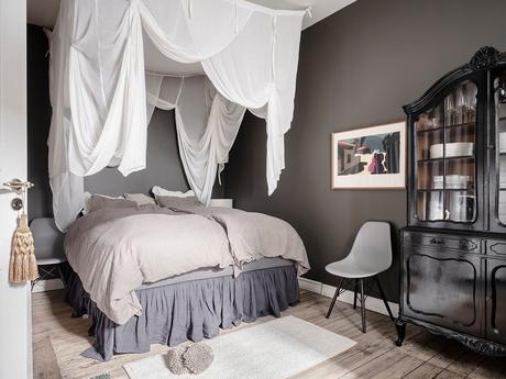 swedish decor scandinavian style scandinavian decor scandi style scandi hygge scandi apartment paredes negras nordic style muebles de cocina negros dormitorio negro decorar con cuadros dark kitchen colorful decor cocina nórdica cocina negra cocina azul blue walls black kitchen black bedroom  