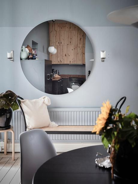 swedish decor scandinavian style scandinavian decor scandi style scandi hygge scandi apartment paredes negras nordic style muebles de cocina negros dormitorio negro decorar con cuadros dark kitchen colorful decor cocina nórdica cocina negra cocina azul blue walls black kitchen black bedroom  