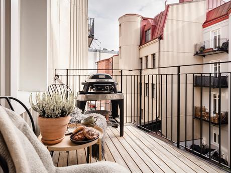 swedish decor scandinavian style scandinavian decor scandi style scandi hygge scandi apartment paredes negras nordic style muebles de cocina negros dormitorio negro decorar con cuadros dark kitchen colorful decor cocina nórdica cocina negra cocina azul blue walls black kitchen black bedroom  