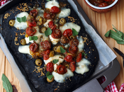 Focaccia negra mozzarella cherrys confitados