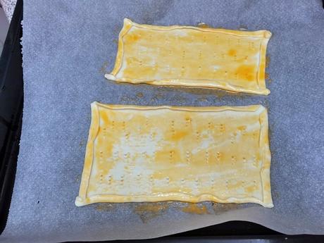 Hojaldre de espinacas con queso de cabra y jamón ibérico