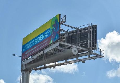 La campaña de venezolanos en Miami muestra a Trump con los ojos de Chávez