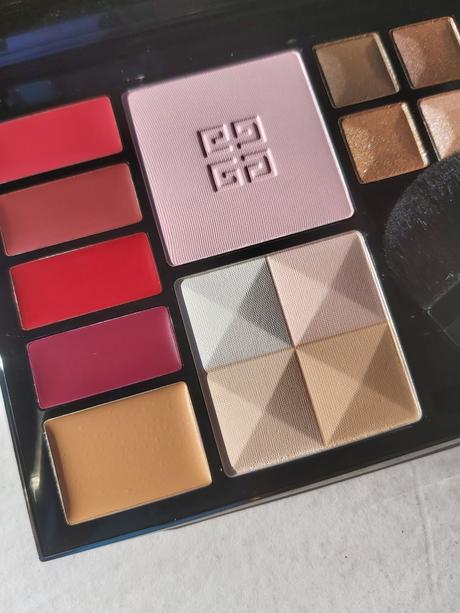 Paleta Travel Essentials Givenchy, todo en uno.