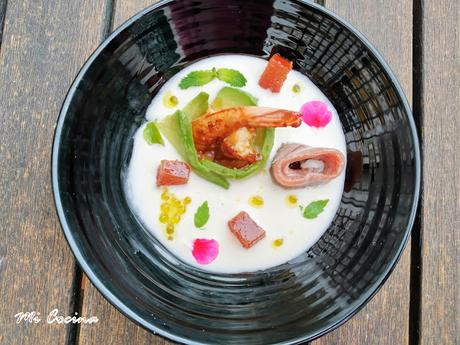 AJO BLANCO CON LANGOSTINOS TERIYAKI, ANCHOAS, AGUACATE Y CARNE DE MEMBRILLO AJO BLANCO CON LANGOSTINOS TERIYAKI, ANCHOAS, AGUACATE Y CARNE DE MEMBRILLO