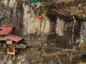 ¿Pasarías noche esta cabaña montaña lado acantilado?