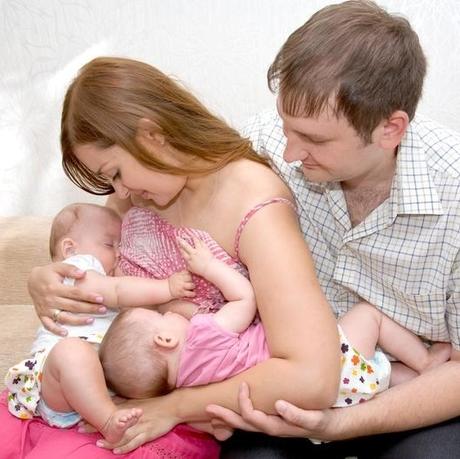 lactancia materna dos bebes al mismo tiempo