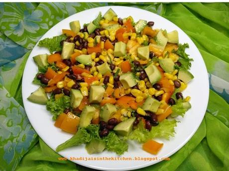 SALADE À L’AVOCAT, MAÏS, POIVRON ORANGE ET HARICOTS NOIRS / AVOCADO, CORN, ORANGE BELL PEPPER AND BLACK BEANS SALAD /ENSALADA DE AGUACATE, MAÍZ, PIMIENTO NARANJA Y JUDÍAS NEGRAS /سلطة الأفوكادو والذرة والفلفل البرتقالي والفاصوليا السوداء