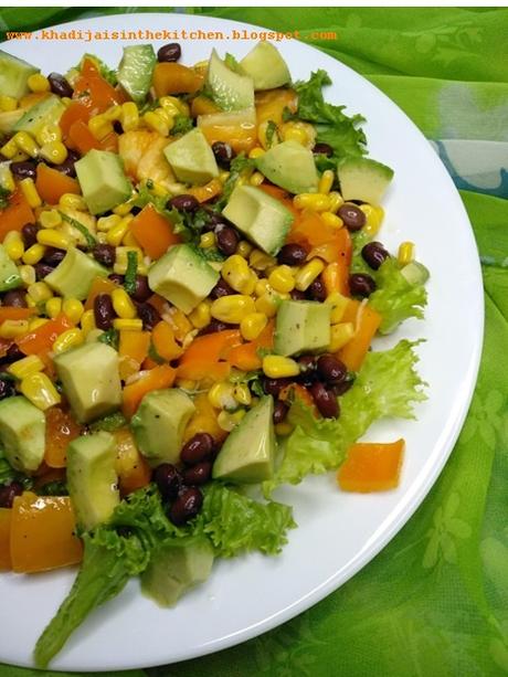 SALADE À L’AVOCAT, MAÏS, POIVRON ORANGE ET HARICOTS NOIRS / AVOCADO, CORN, ORANGE BELL PEPPER AND BLACK BEANS SALAD /ENSALADA DE AGUACATE, MAÍZ, PIMIENTO NARANJA Y JUDÍAS NEGRAS /سلطة الأفوكادو والذرة والفلفل البرتقالي والفاصوليا السوداء